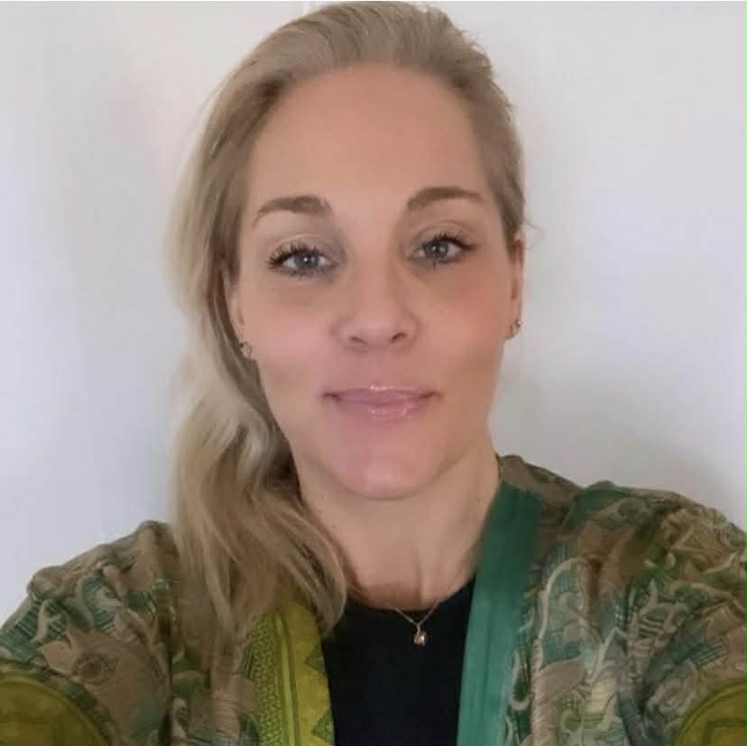 Johanna Tornberg i grön sari